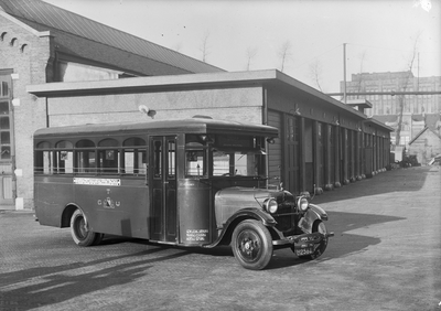 86412 Afbeelding van de Studebaker/Pennock autobus nr. 7 van het G.E.T.U. op het remiseterrein aan de Nicolaas ...